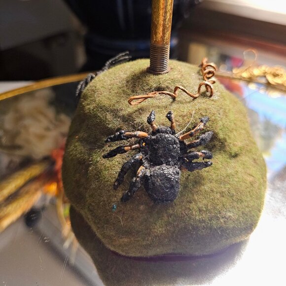 Mark Roberts Witch Stand, Large 20″ - Picture 1 of 6